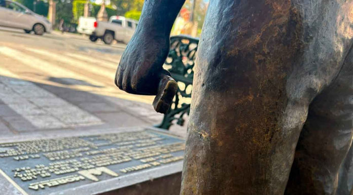 Un aproximado de 35 mil pesos costará reposición del maletín de la estatua “Los niños españoles”