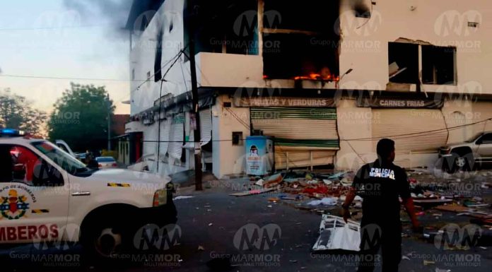 #VIDEO #Imágenes | Registra fuerte explosión e incendio en la tienda “Abarrotes Super Cacho” de Apatzingán
