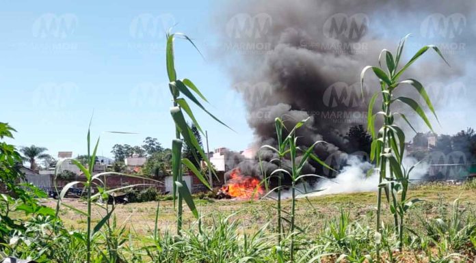 #Imágenes | Incendio en lote baldío de la colonia Obrera moviliza a los bomberos, en #Morelia