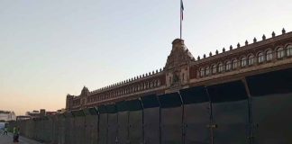 #Video // Palacio Nacional es blindado con vallas metálicas previo a la marcha del 8M #México