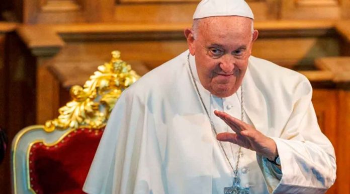 Vida del Papa Francisco corrió peligro, pero mañana lo dan de alta: Vaticano