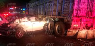 #Video | Auto choca contra tráiler en el libramiento de Morelia