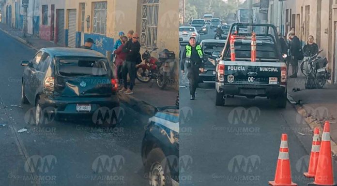 Motociclista herido al chocar por alcance contra un vehículo, en el Centro de Jacona