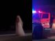 #VIDEO | Policía captura a mujer vestida de novia en plena noche