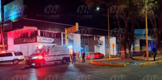 Pareja es baleada a bordo de su vehículo; él hombre falleció