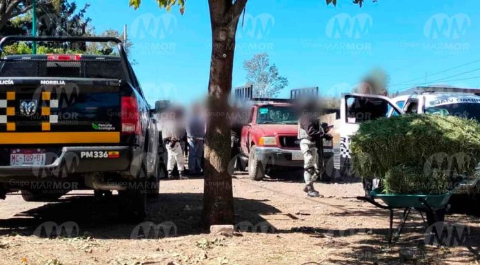 Chocan 2 camionetas en la Av. Cointzio de Morelia