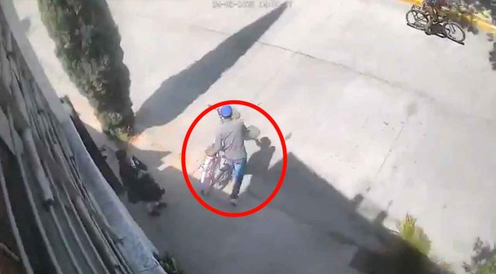 #VIDEO #Viral | Sujetos roban bicicleta a menor de edad a plena luz del día