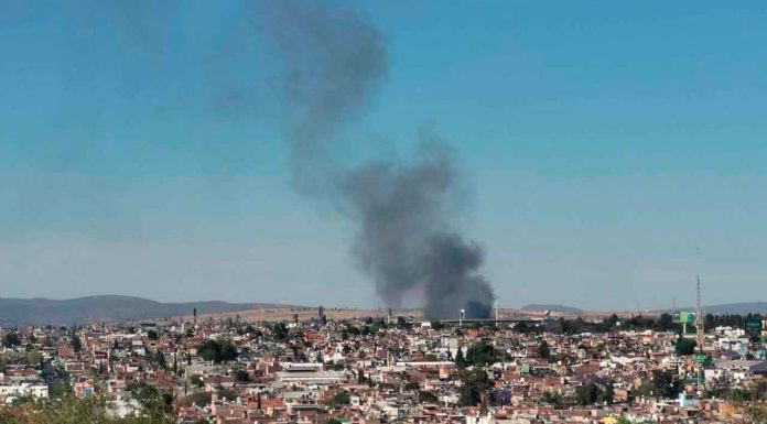 Se registra incendio de un Yonke al norte de Morelia