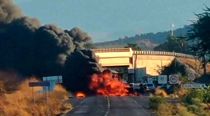 #Seguimiento #Video | Atacan a la GN en los límites de Jalisco y Michoacán; hay 2 agentes muertos y 2 oficiales heridos