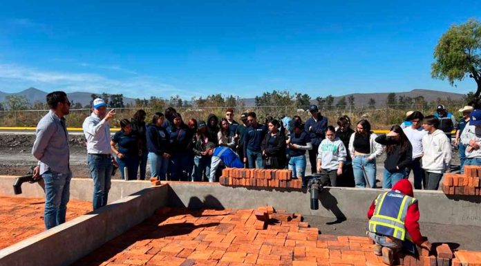 Estudiantes de Arquitectura de la UNIVA visitan la nueva Planta Tratadora de Aguas Residuales