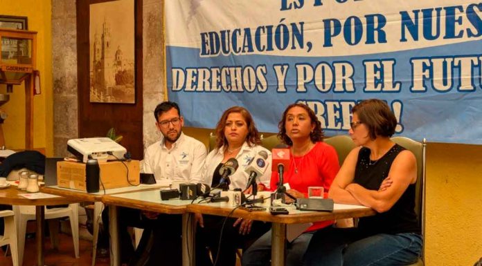 Ante incumplimiento salarial y atropellos hacia el gremio, trabajadores del CREFAL realizan mercadito solidario