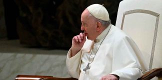 Papa Francisco: Dos días sin crisis respiratorias, pero pronóstico reservado