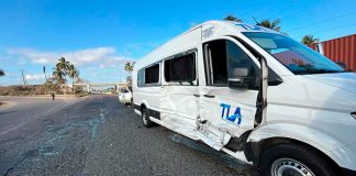 Chocan camioneta de turismo y una BYD en la autopista Siglo XXI