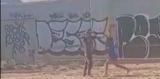 #Video | Pareja bajo los efectos de drogas, protagoniza pelea a golpes en la vía pública