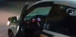 #VIDEO | Taxista se queda dormido con la puerta abierta en la desviación a Cointzio, en #Morelia