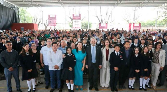 Entrega Bedolla tarjetas de la beca Rita Cetina para 208 mil estudiantes de secundaria