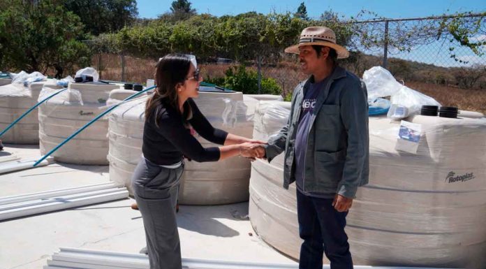 #Imágenes | Entrega de captadores de agua pluvial en Tangamandapio: DIF Michoacán