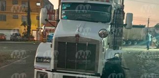 Empleado funerario queda herido tras choque entre carroza y tráiler en la Morelia-Maravatío