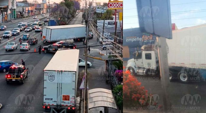 #Video | Tráiler choca y queda atravesado sobre Av. Madero Poniente de Morelia