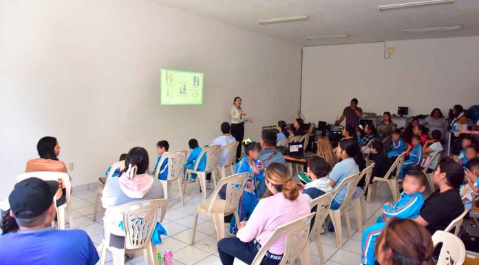 DIF Zamora refuerza valores en familias a través de plática en CEDECO Jacinto López