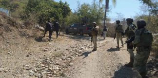 Asegurados vehículos robados y explosivo en Coahuayana: SSP