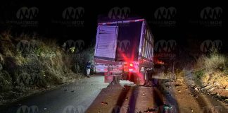 Vuelca camión de carga en Salvador Escalante