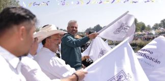 Julio Arreola da el banderazo a la Regata Nacional de Canotaje en Urandén