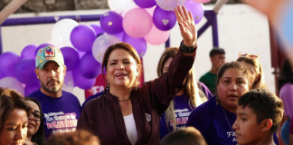 Fabiola Alanís festeja a las niñas y a los niños de Jesús del Monte