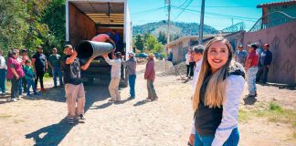 Presidenta Municipal de Salvador Escalante realiza entrega de material para drenaje en Opopeo