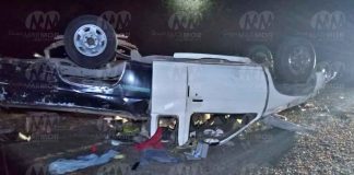 Sexagenario muere al volcar su camioneta en La Huacana