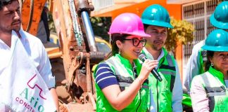 Yohana Mendoza, presidenta municipal de Ario arranca obra de pavimentación en la colonia Los Fresnos en Ario