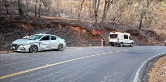 Tres heridos tras aparatoso choque de auto y moto en la Quiroga – Zacapu