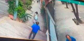 #VIDEO | #EnMéxico: Hombre es captado acosando a una alumna de secundaria en plena calle