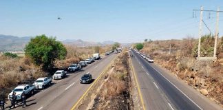 “Tiris” intentan bloquear la Morelia-Pátzcuaro y agreden a los oficiales del AROP; hay 1 agente herido