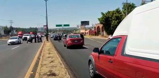 #Video | Delincuentes armados balean a motopatrullero en Calzada la Huerta, salida a Pátzcuaro