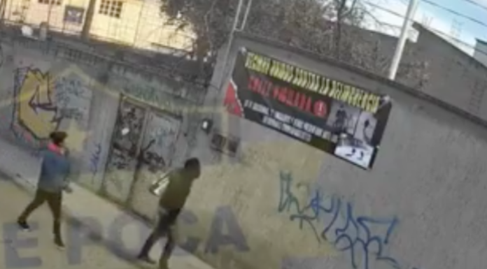 #VIDEO | “¡Ah caray soy yo!”: Presuntos ladrones ven sus caras en lonas que alertan de delincuentes y las queman