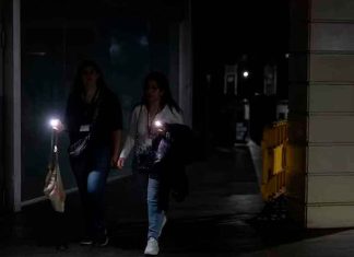 #Seguimiento #VIDEO | España y Portugal enfrentan caos y emergencia tras apagón histórico