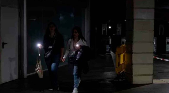 #Seguimiento #VIDEO | España y Portugal enfrentan caos y emergencia tras apagón histórico