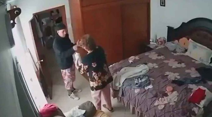 #Video | Hombre que ayudó y luego asaltó a abuelita es detenido, todo quedó grabado en video
