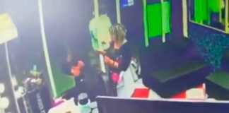 #VIDEO | Estilista enfrenta a asaltantes y defiende su negocio en #México