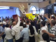 #VIDEOS | Desconocidos revientan asamblea Informativa del Senador Raúl Morón en Apatzingán