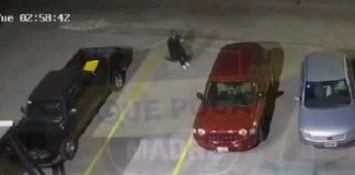 #VIDEO | Como si fuera a comprar: ladrón revisa autos antes de robar y entra a uno en #Morelia