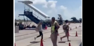 #VIDEO | Estadounidense secuestra avioneta con 14 pasajeros en Belice y apuñala a dos personas