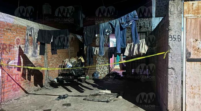 Hombre es baleado afuera de su casa y fallece, en el fraccionamiento Las Espigas