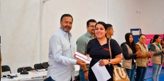 Julio Arreola refrenda su compromiso con la educación durante entrega de becas Rita Cetina en Pátzcuaro