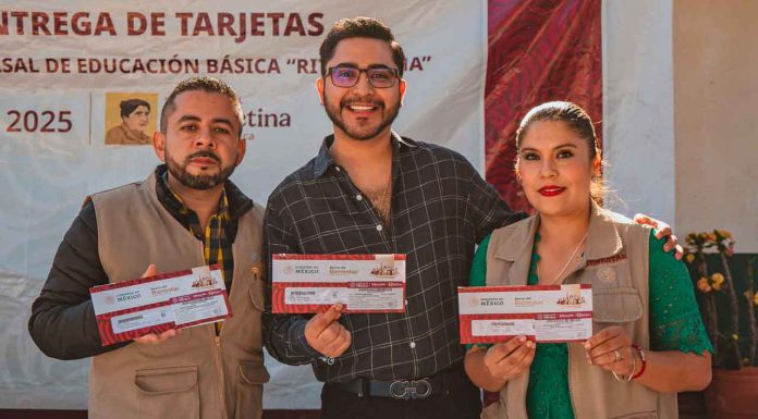 Entregan Becas “Rita Cetina” en la secundaria Jaime Torres Bodet de Capacho