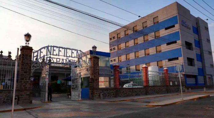 Una mujer se hace pasar por la esposa de su novio para usar su seguro médico