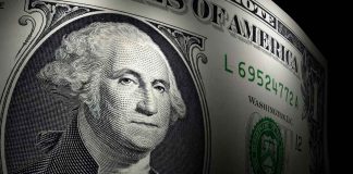 Peso mexicano cae ante el dólar previo a nuevos aranceles de EE.UU.