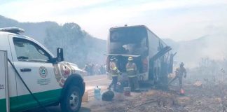 Protección Civil Michoacán sofoca incendio de autobús en la Siglo XXI