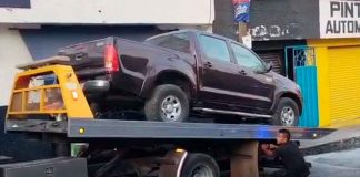 #VIDEO | Sujetos prenden fuego a camioneta en la Primo Tapia, al oriente de Morelia